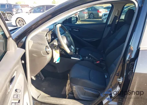 2016 Scion Ia z USA, uszkodzony, nr VIN 3MYDLBZV0GY137413